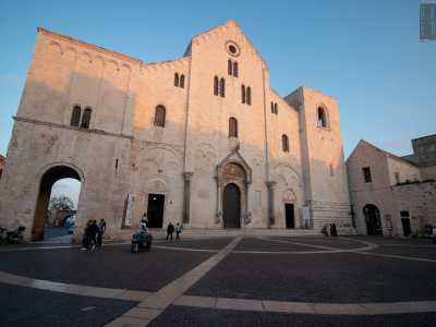 ...termina la sua �corsa� in Piazza San Nicola, davanti alla Basilica